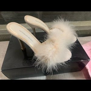 Victorias Secret Bedroom Slippers Heels Cream/Ivory Feathers Vintage. Women’s 6